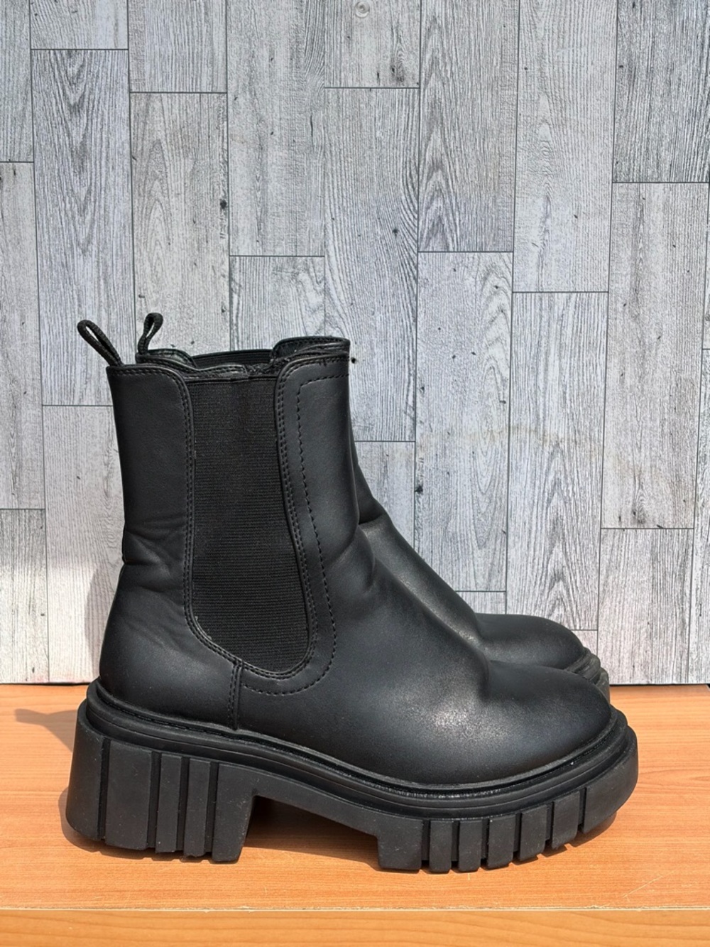 Wild Fable Sterling Chelsea Black Boots Women’s 6